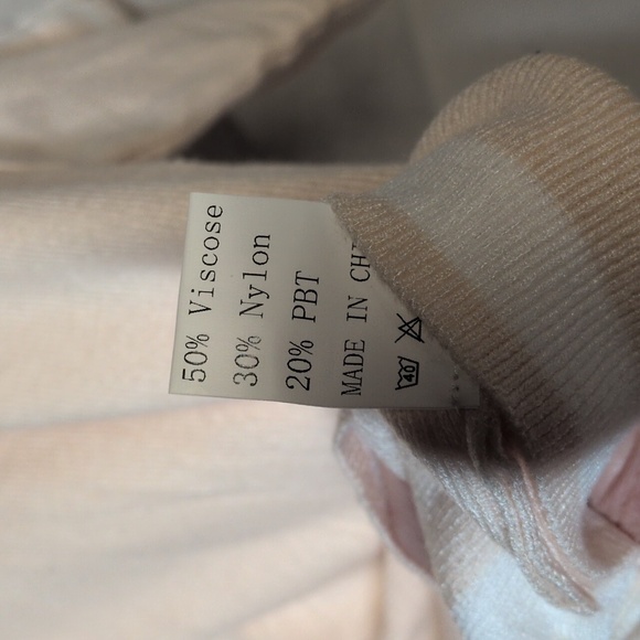 Two Piece Short Sleeve Sweater Matching Loungewear Set, Size Small, NWT - Picture 11 of 12